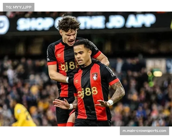 伯恩茅斯中卫塞内西 长传次数领跑非门将球员